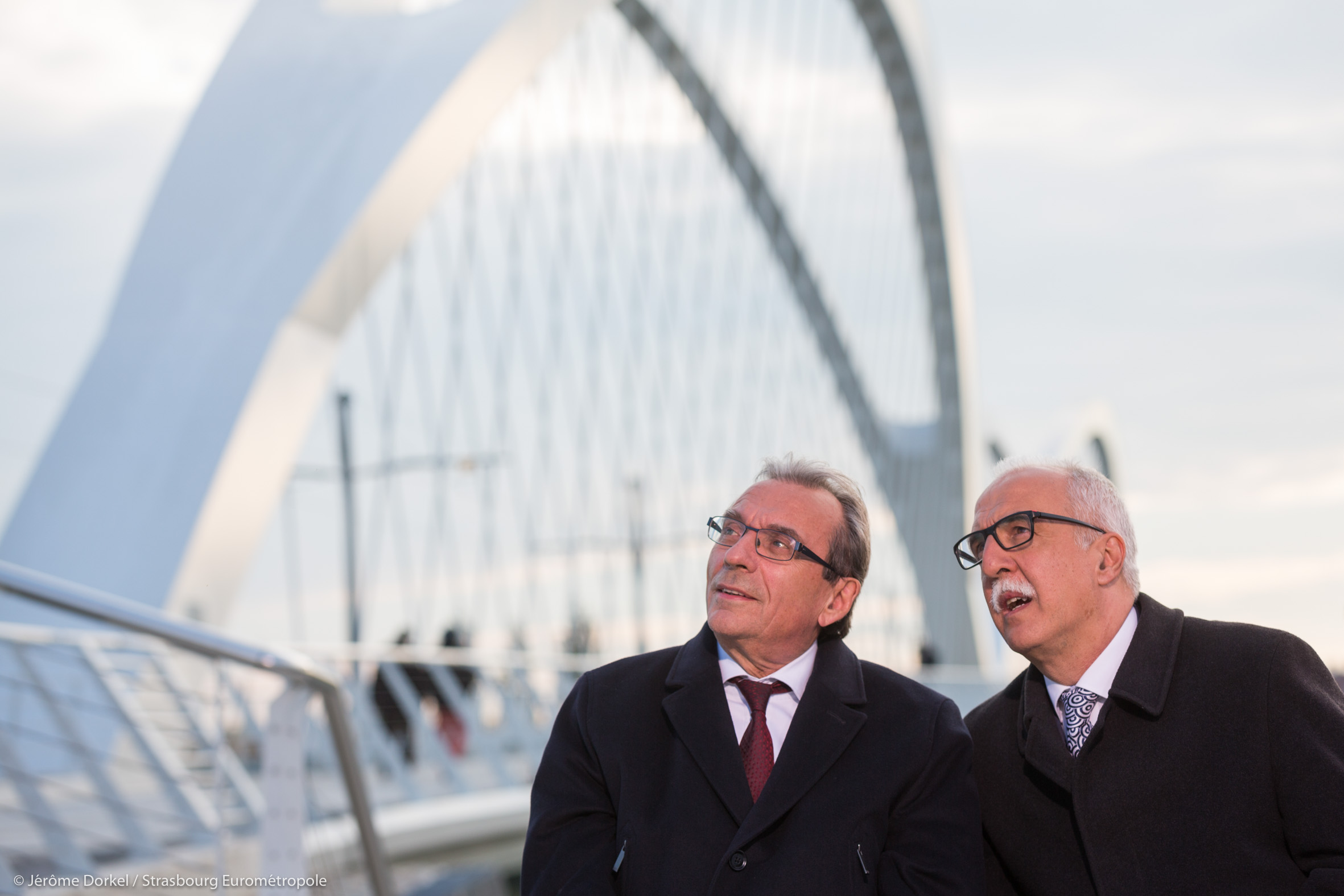 Roland Ries, Maire de Strasbourg, et Toni Vetrano, Maire de Kehl devant le nouveau pont Beatus Rhenanus © Jérôme Dorkel / Eurométropole