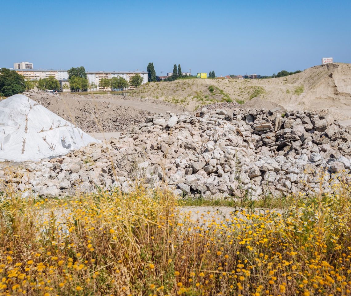 Ces matériaux sont ensuite réutilisés pour le remblais des voirie0.s © Vincent Muller