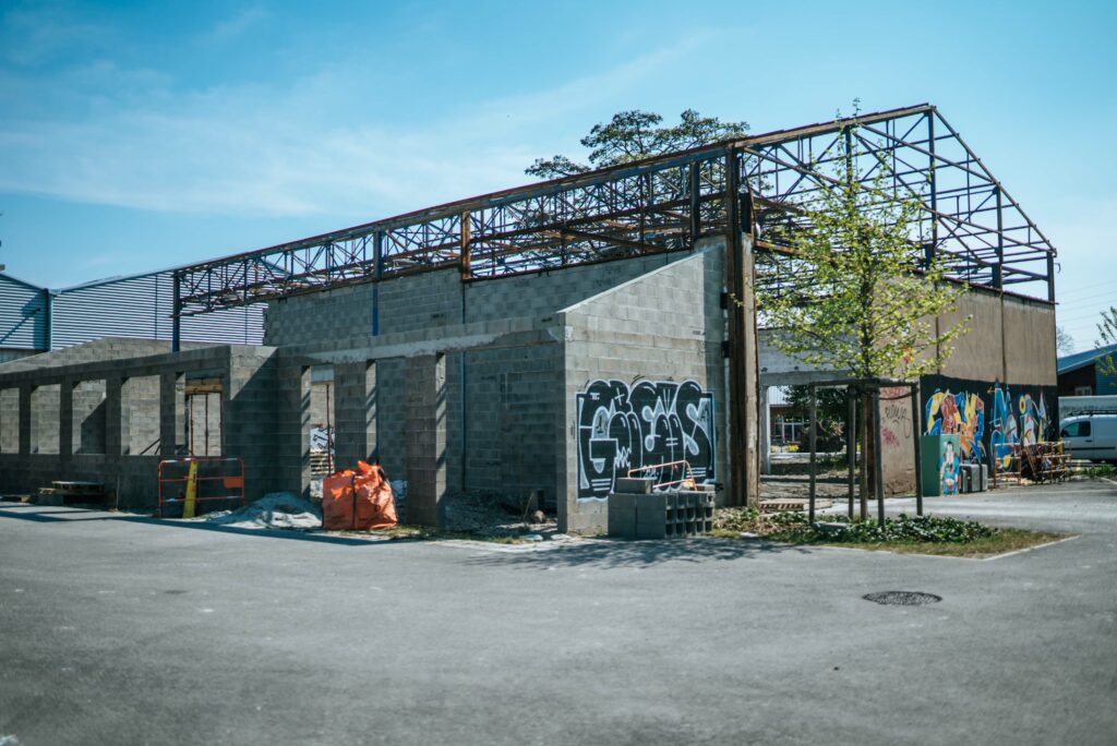 Bis September 2022 soll Le Petit Garage als Biergarten neu entstehen (Foto: Jésus S. Baptista)