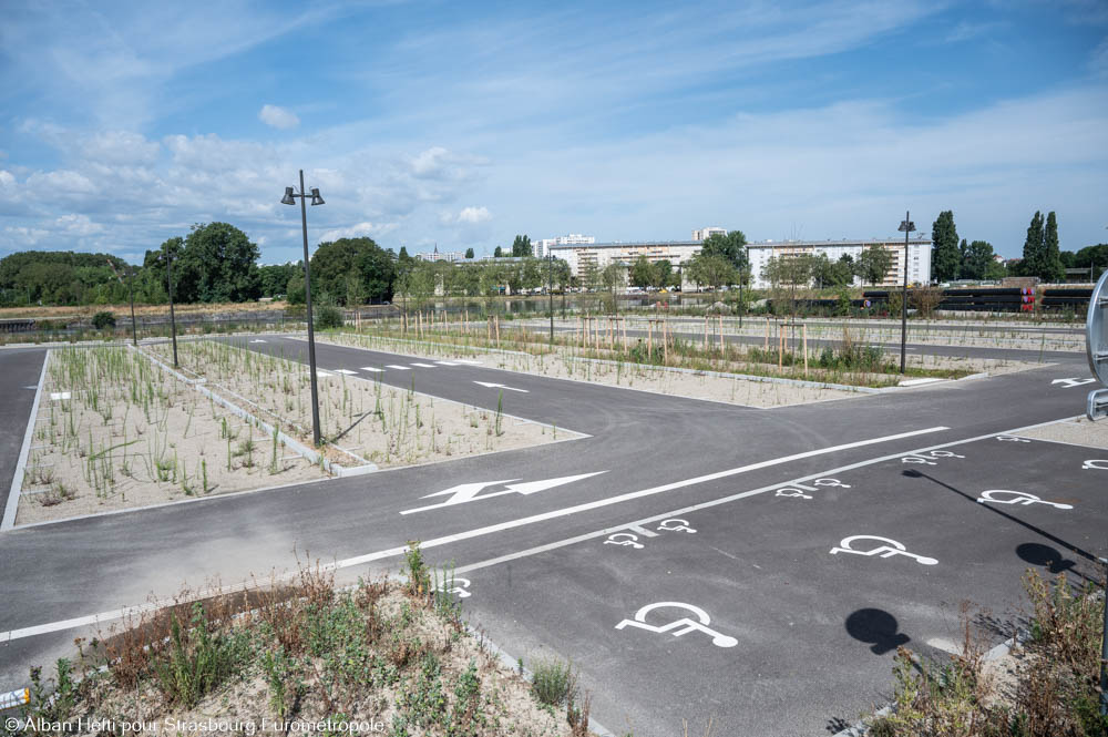 Provisorischer Parkplatz für die Anwohner*innen des Starlette-Viertels. Bildnachweis: Alban Hefti für die Eurometropole Straßburg