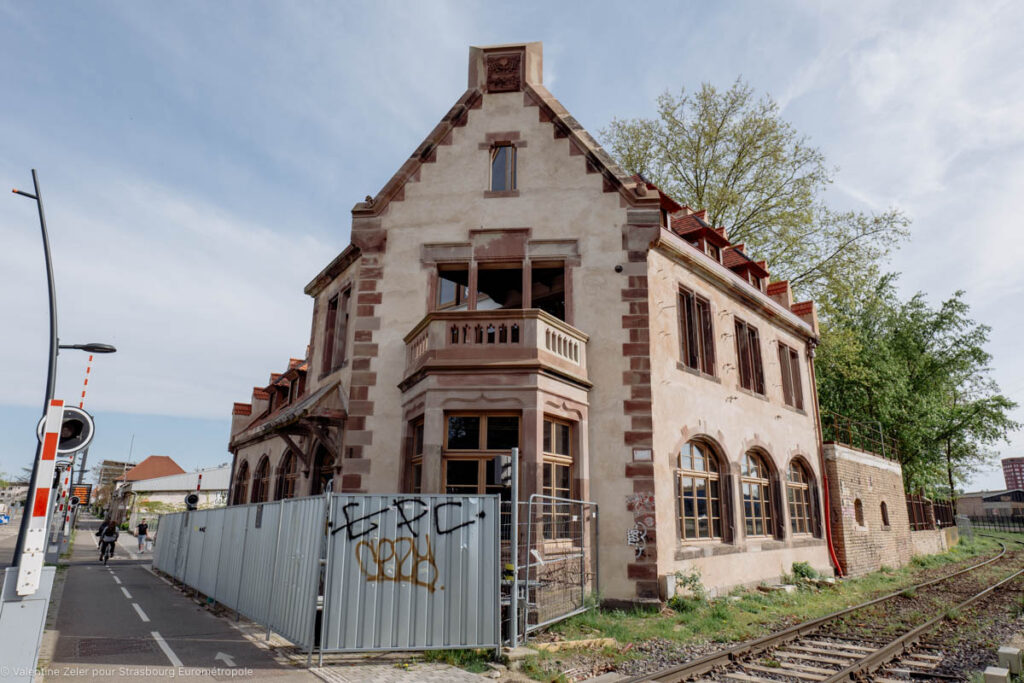 La façade nord-ouest de la Maison Schutzenberger et son pignon. (Crédits : Valentine Zeler pour Strasbourg Eurométropole)