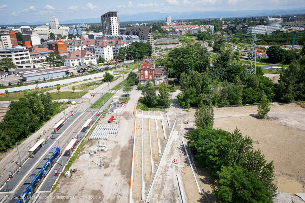 Vue aérienne du parc du Petit Rhin, au sud de l'arrêt de tramway Starcoop. Crédits : Elyxandro Cegarra pour Strasbourg Eurométropole