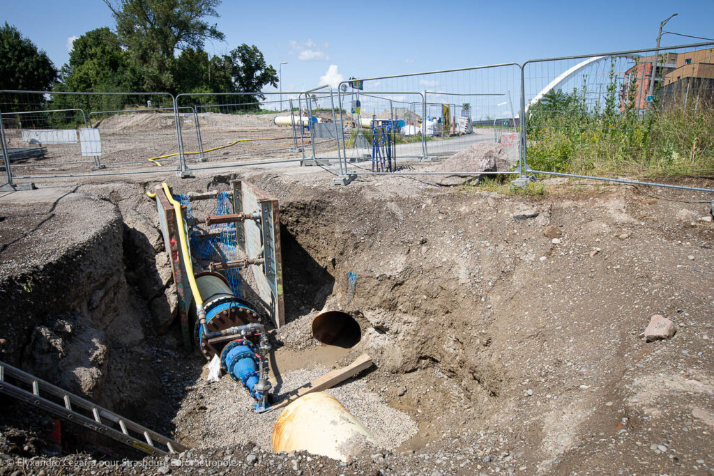 Installation des réseaux d'eau potable au quartier Citadelle. Crédits : Elyxandro Cegarra pour Strasbourg Eurométropole