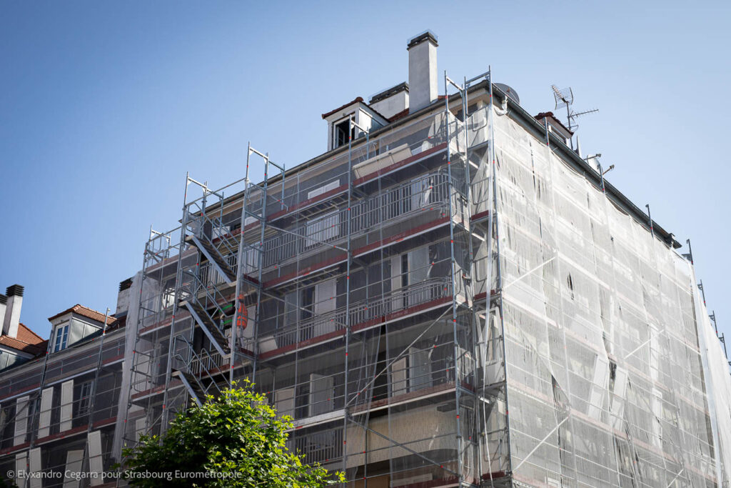 Travaux d'isolation extérieure des façades de la Cité Loucheur. Crédits : Elyxandro pour Strasbourg Eurométropole