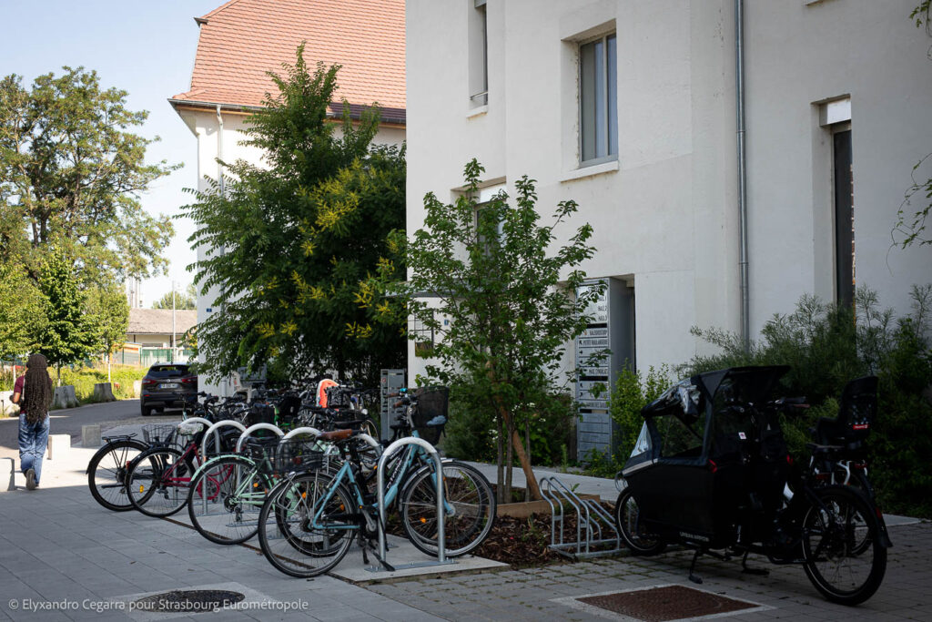 Des arceaux à vélo ont été installés devant Kaleidoscoop. Crédits : Elyxandro Cegarra pour Strasbourg Eurométropole