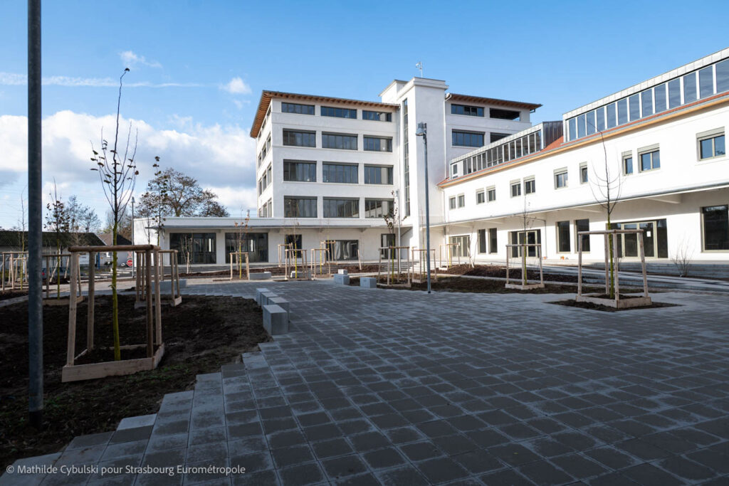 La place des ouvrières de la Coopé vue depuis l'Administration. Crédits : Mathilde Cybulski pour Strasbourg Eurométropole