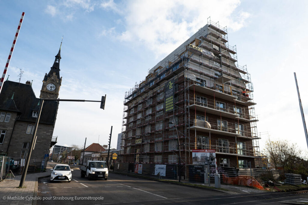 La Maison 115 vue depuis le parvis des Ports de Strasbourg. Crédits : Mathilde Cybulski pour Strasbourg Eurométropole