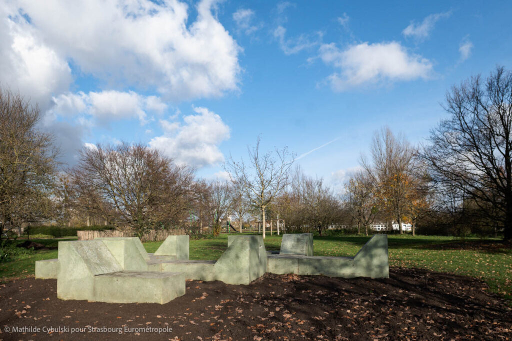 L'oeuvre Sleep d'Andrea Bloom au sud du Jardin des Deux-Rives. Crédits : Mathilde Cybulski pour Strasbourg Eurométropole