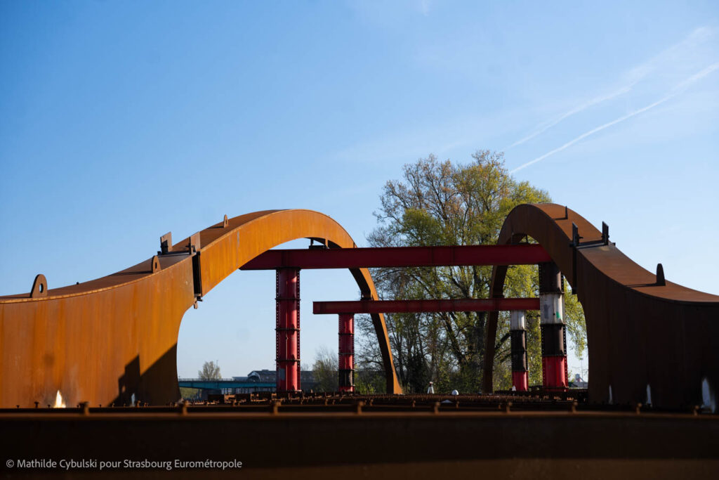 Dans les entrailles de la passerelle Rosa Luxemburg. Crédits : Mathilde Cybulski pour Strasbourg Eurométropole